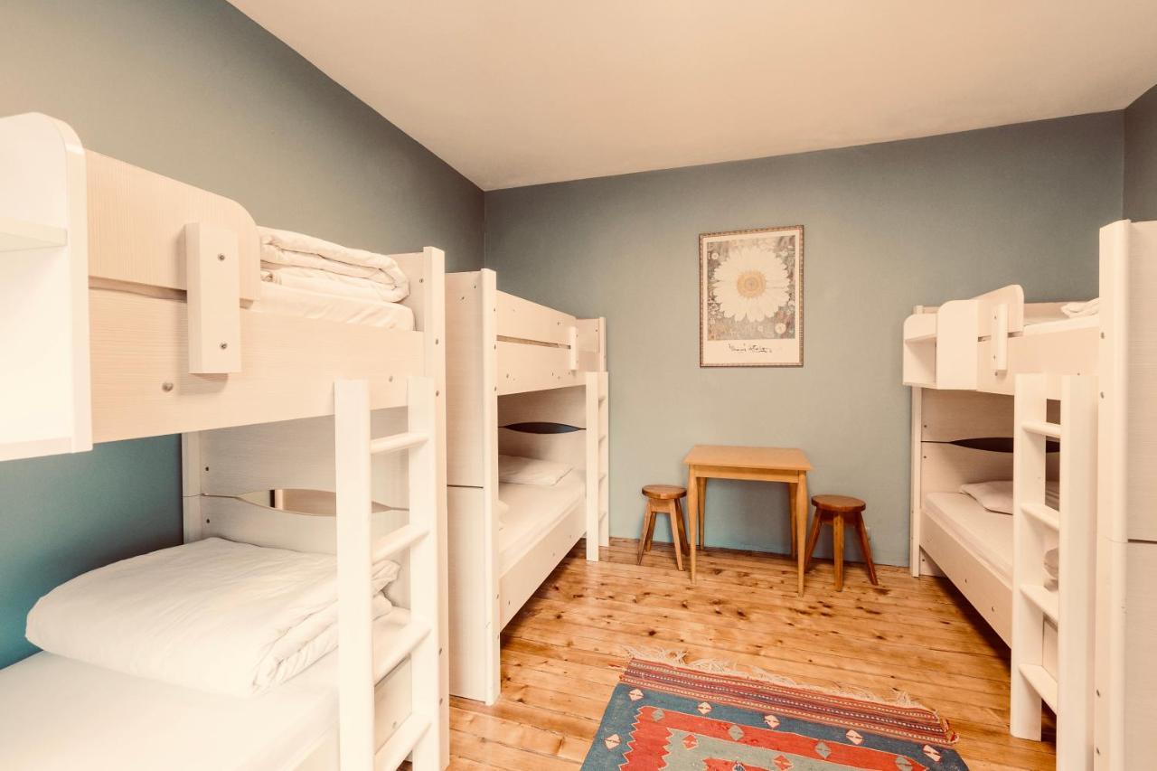 Bed 6-Bed Female Dormitory Room,769035964:JPEG